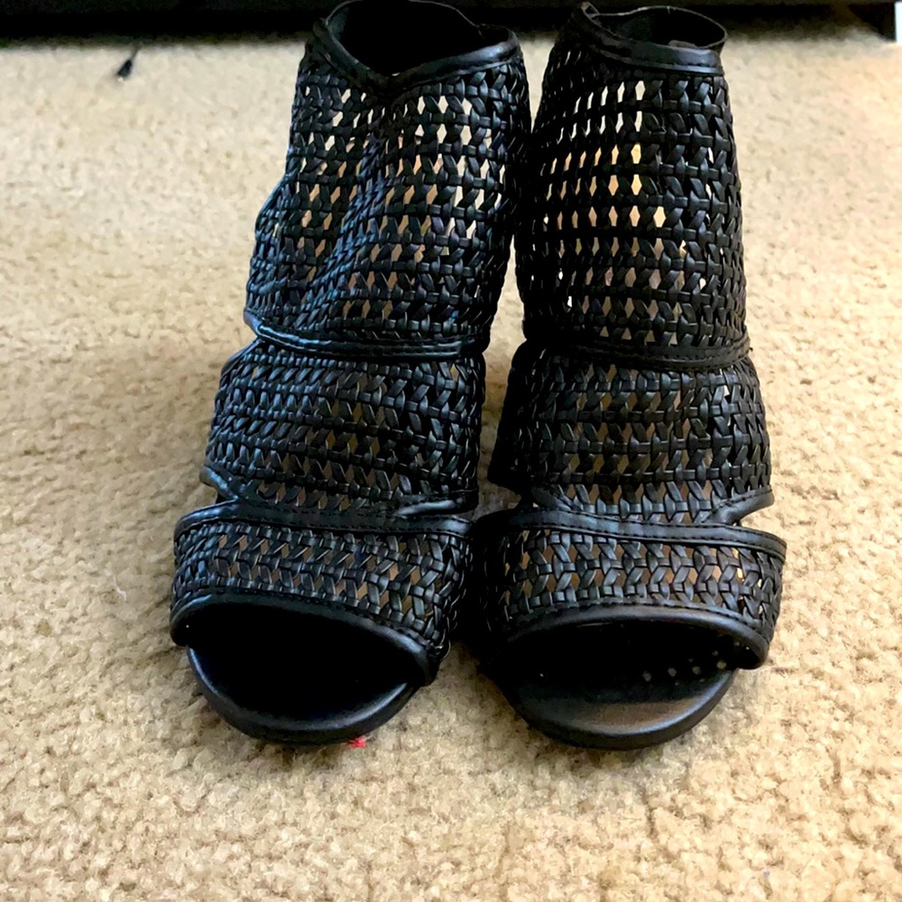 Lauren Conrad black heels. Size 8.5 lightly worn.